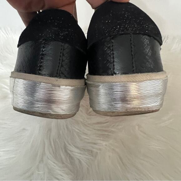 DOLCE VITA 8 ZINA ONYX $125 EMBOSSED SNEAKERS - Picture 5 of 8
